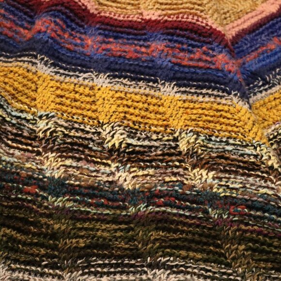 Extra large unique handmade large knitted soft cozy blanket - perfect for family - Picture 7 of 9